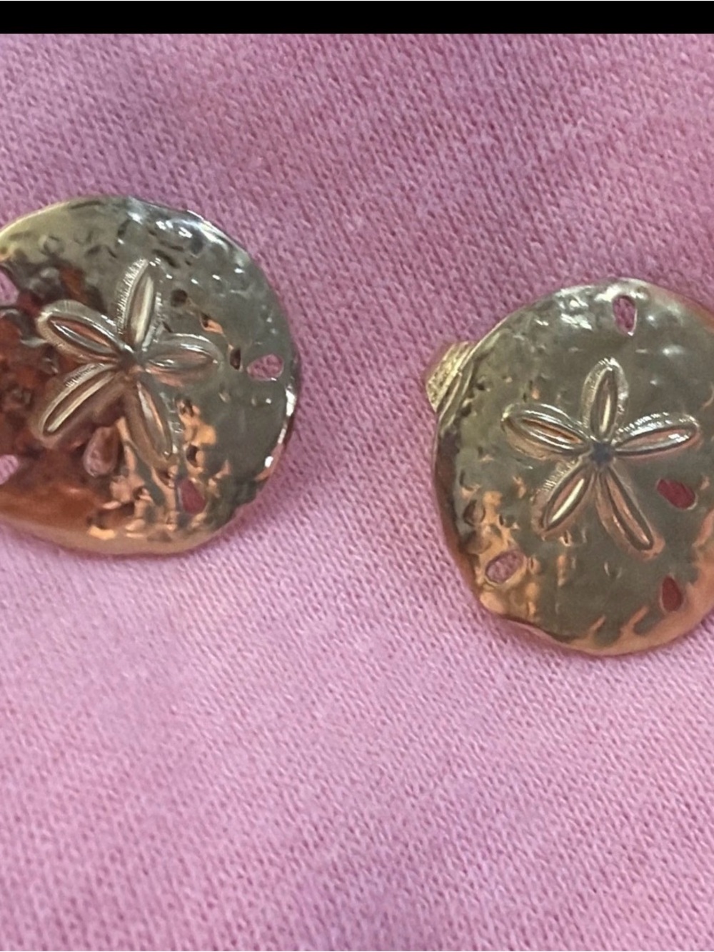 Vintage Signed Trifari Gold Tone Sand Dollar Clip On Earrings